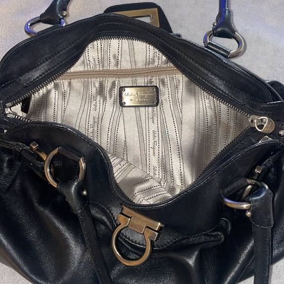 Authentic leather Ferragamo Purse - Picture 12 of 16